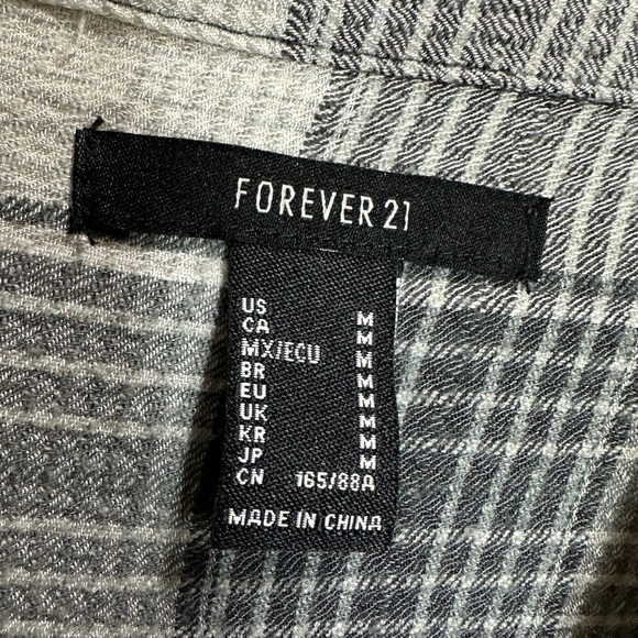 Forever 21 Womens Black Plaid‎ Lightweight Button Up Shirt Rayon Blend, Sz M - Picture 2 of 4